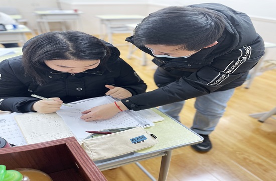高三下半年是关键，学生是否应该补课？
